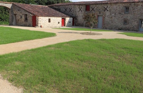 Les Herbiers Cottage | 18th Century Lodge, Sleeps 10