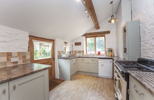 Bradford-on-Avon Apartment | 18th Century luxury converted Tithe Barn sleeping 10