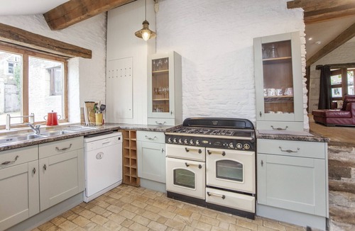 Bradford-on-Avon Apartment | 18th Century luxury converted Tithe Barn sleeping 10