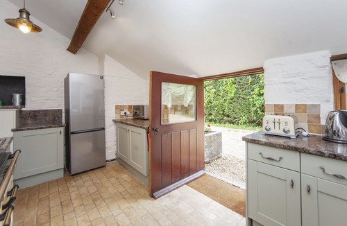 Bradford-on-Avon Apartment | 18th Century luxury converted Tithe Barn sleeping 10