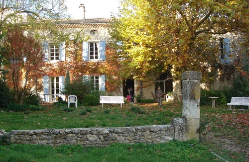 Sauzet House | 18th century Mas Provençal with swimming pool and fenced garden in village