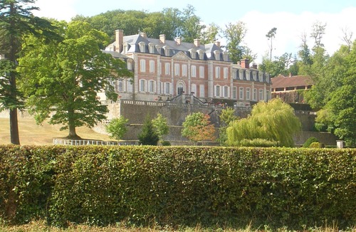 Saint-Christophe-le-Jajolet Cottage | 18th Century Renovated House with Garden, Pets Allowed & Electric Charging
