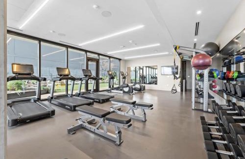 Rainey Street Historic District House | 18th FL 1BR - Heated Pool - Gym - Balcony