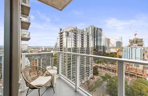 Rainey Street Historic District House | 18th FL 1BR - Heated Pool - Gym - Balcony