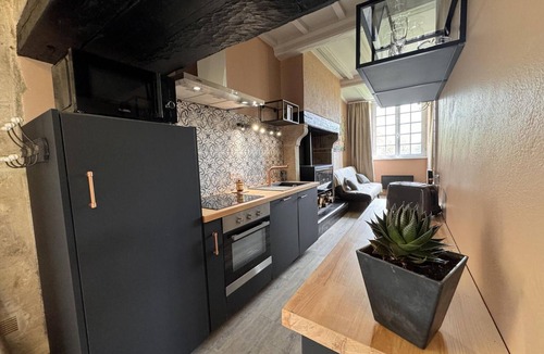 Saint-Germain-de-Tournebut Cottage | 18th Century Pavilion with Internet, Private Park