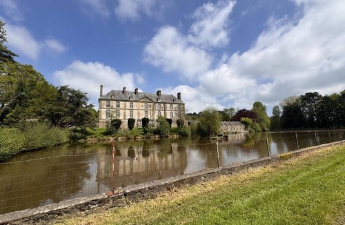 Saint-Germain-de-Tournebut Cottage | 18th Century Pavilion with Internet, Private Park