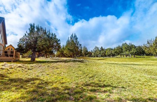 Redmond Ski Chalet | 18th Tee Chalet Getaway