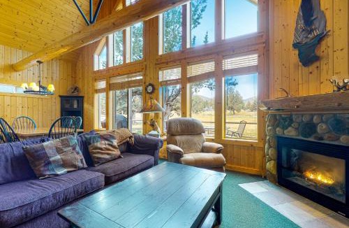 Redmond Ski Chalet | 18th Tee Chalet Getaway