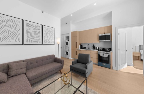 Ukrainian Village Apartment | 19-4D 2BR 1Bath Luxury Apt East Village