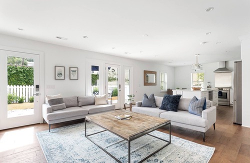 Cannonborough Elliotborough House | 19 Bedrooms in CHS | Private Pool | The Oikos