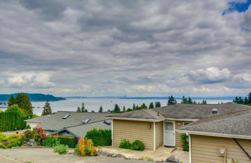 Manchester Apartment | 19 Mi to Seattle Port Orchard Studio with Views