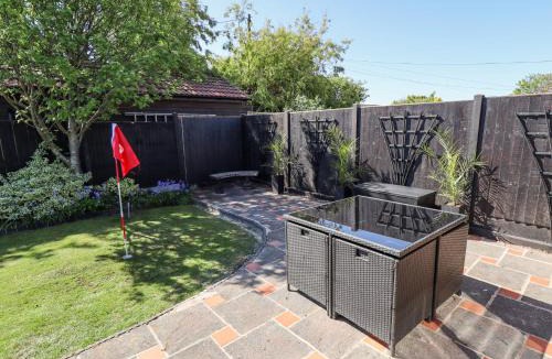 Anderby Creek House | 19 The Court