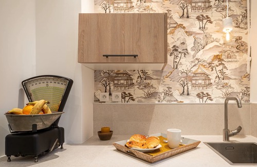 Quartier des Grandes-Carrieres Apartment | 1900 charming apartment for 2
