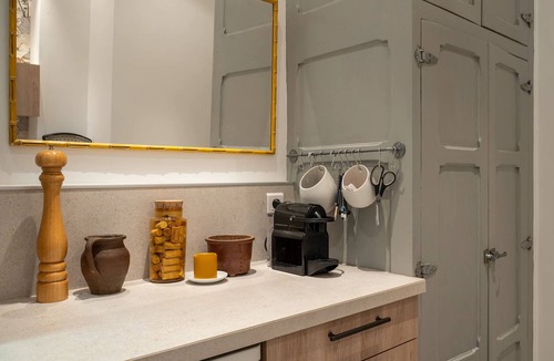 Quartier des Grandes-Carrieres Apartment | 1900 charming apartment for 2