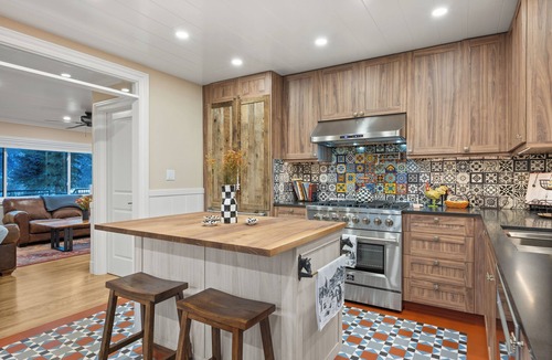 New Castle House | 1900's Farmhouse