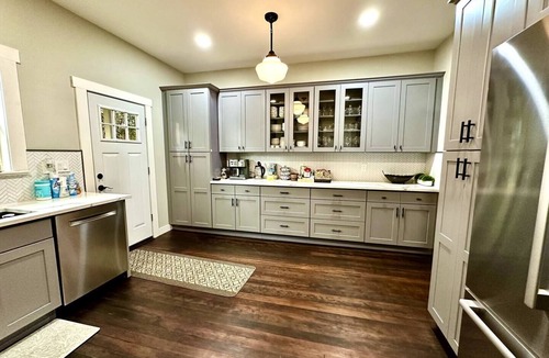 Hilltop House | 1904 home near Tacoma dome & convention centernPet friendly