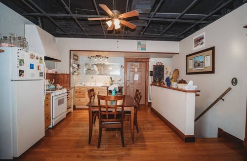 Treloar Apartment | 1905 Historic Storefront