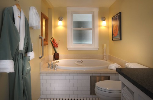 Coronado Bed & Breakfast | 1906 Lodge