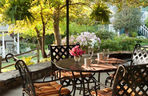 Lynn Hotel | 1906 Pine Crest Inn