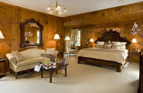 Lynn Hotel | 1906 Pine Crest Inn