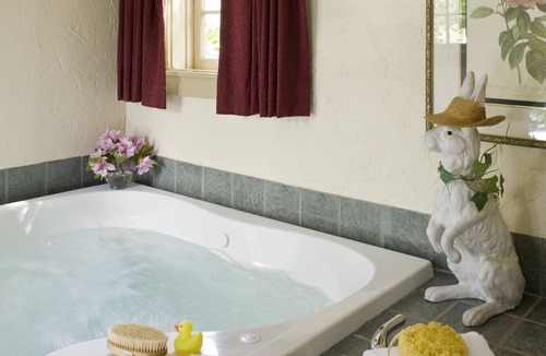 Lynn Hotel | 1906 Pine Crest Inn