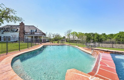 Edmond House | 1908 Victorian Farmhouse (Unit B)