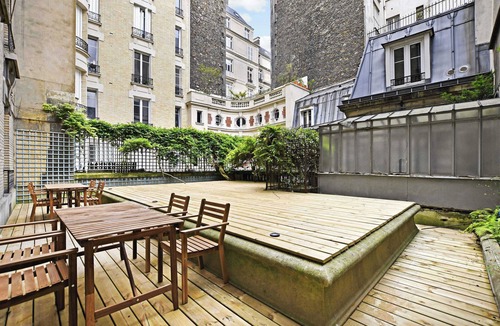 Porte-Dauphine Apartment | 190m²Step into a realm of unparalleled luxury Trocadero:80m² Rare private garden