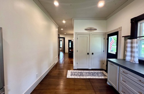 St. James House | 1910 on Route 66 is a Charming historic 2 bedroom 2 bath home, close to downtown