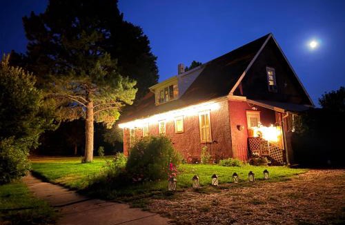 Potter Bed & Breakfast | 1912 Nostalgic TrainCrew Boarding House