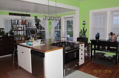 Carbondale House | 1920's Farm House Built by the Trainmaster of Carbondale. Modern updates in 2012
