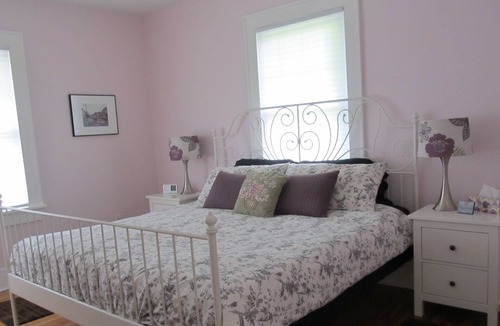 Carbondale House | 1920's Farm House Built by the Trainmaster of Carbondale. Modern updates in 2012
