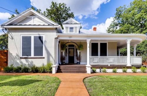 West San Antonio House | 1920's Home Less Than 2 miles from DT San Antonio!
