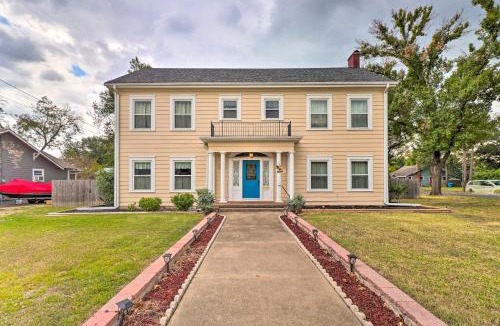 Corsicana House | 1920s Corsicana Home: Group Getaway Near Downtown!
