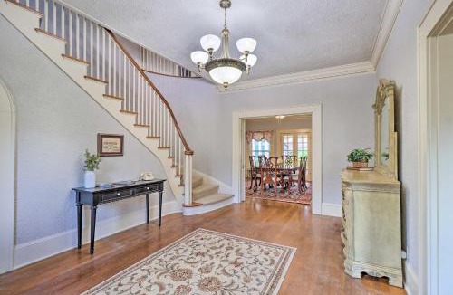 Corsicana House | 1920s Corsicana Home: Group Getaway Near Downtown!