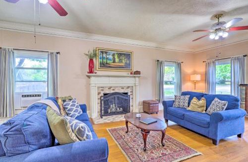 Corsicana House | 1920s Corsicana Home: Group Getaway Near Downtown!