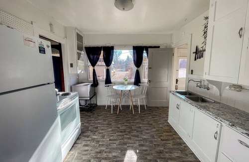 Laramie Apartment | 1920s Home for Extended Stays. Pet-Friendly and Extra Spaces!