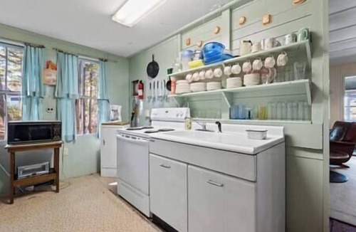 Edgecomb House | 1920s Riverfront Cottage – Historic Maine Charm