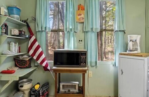 Edgecomb House | 1920s Riverfront Cottage – Historic Maine Charm