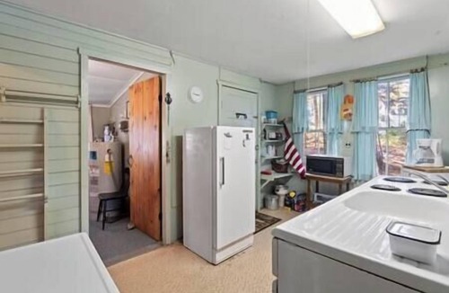 Edgecomb House | 1920s Riverfront Cottage – Historic Maine Charm