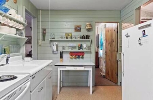 Edgecomb House | 1920s Riverfront Cottage – Historic Maine Charm