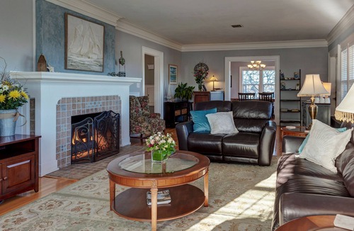 Anacortes Bed & Breakfast | 1925 Colonial overlooking Fidalgo Bay.