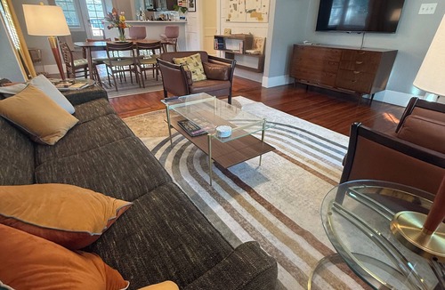 Eastside Promise Neighborhood House | 1929 Historic Premium Stay - Dog-Friendly, Downtown Riverwalk Frost, SPURS, JBSA