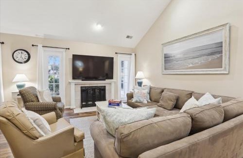Shipyard Plantation House | 193 Evian