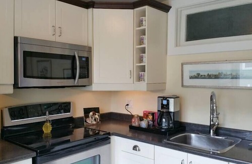 North End Apartment | 1930's Nostalgic Boutique Loft Canopy Beds