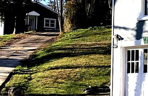 Cross Lanes House | 1930's OLD STONE CARRIAGE HOUSE