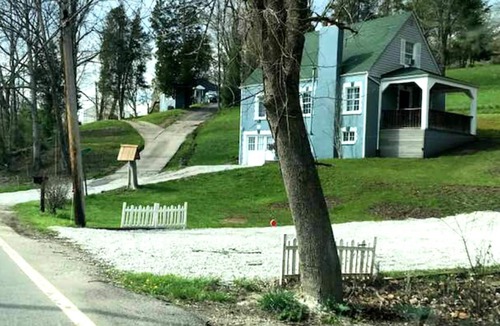 Cross Lanes House | 1930's OLD STONE CARRIAGE HOUSE