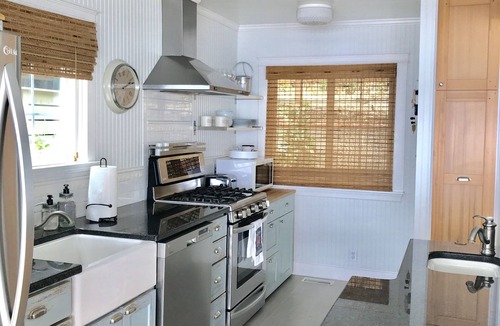 Three Tree Point House | 1930’s Beach Front cottage in the unique Three Tree Point area.