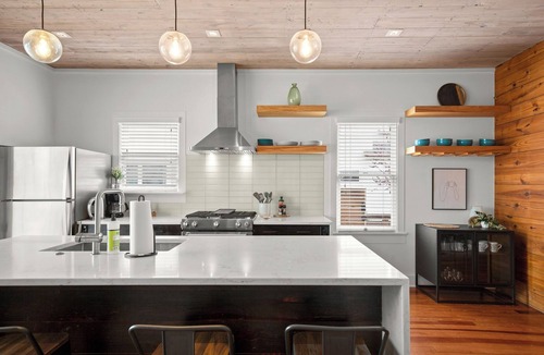 Holly House | 1930s East Austin Bungalow - Heated Pool - Dining