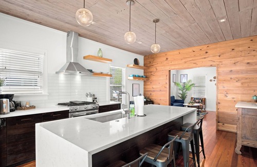 Holly House | 1930s East Austin Bungalow - Heated Pool - Dining