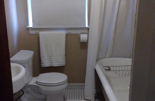 Monte Vista House | 1930s Rear Unit, 3 miles to DT, Walk 2 Trinity U, Private Entrance